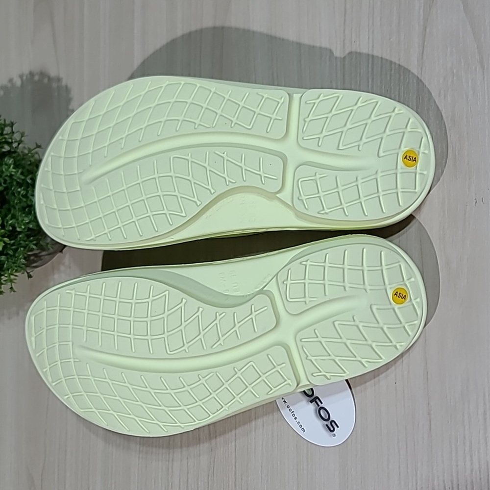 OOFOS Women’s Slide Sandals in Pale Yellow - Picture 5 of 13